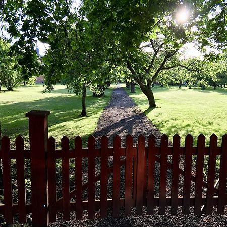 27Ans Nattlogi Bed & Breakfast Vadstena Bagian luar foto